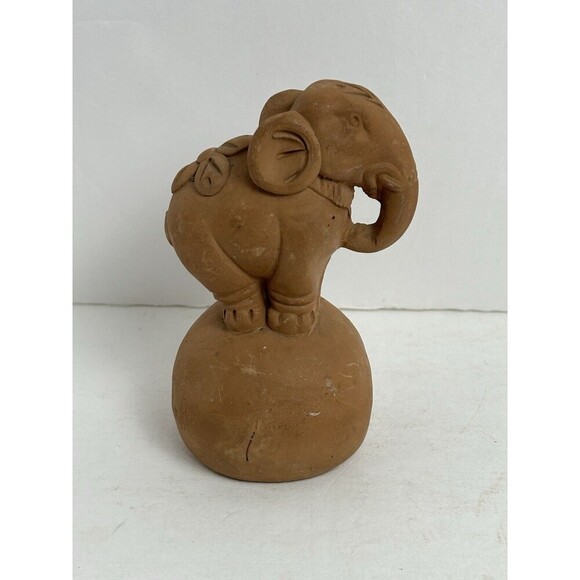 Vintage 70’s POTTERY CIRCUS ELEPHANT STANDING ON BALL - Picture 1 of 3